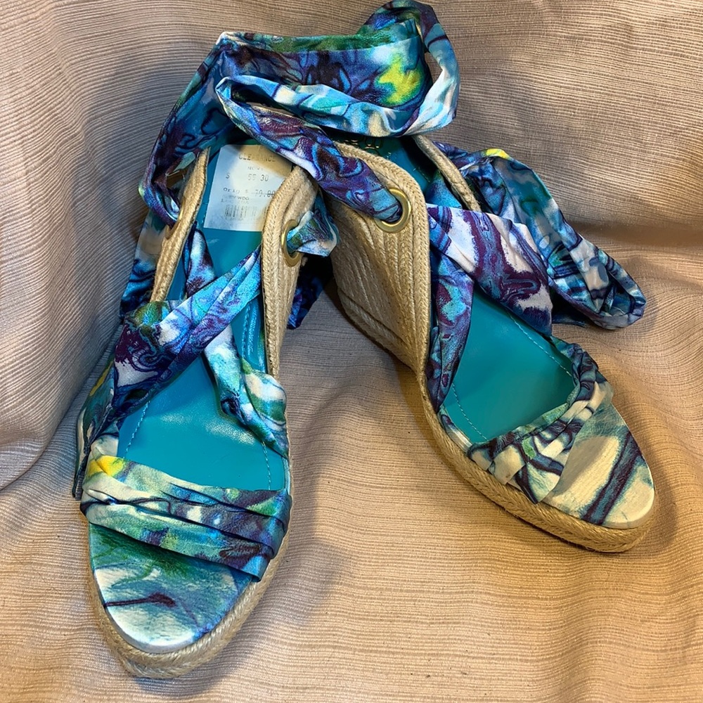 BCBG Generation NWT wedge silky wrap around scarf